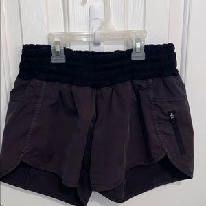 Lululemon Tracker shorts 4”